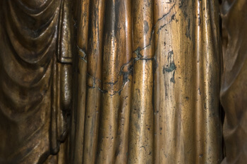 detalle del deterioro de la escultura